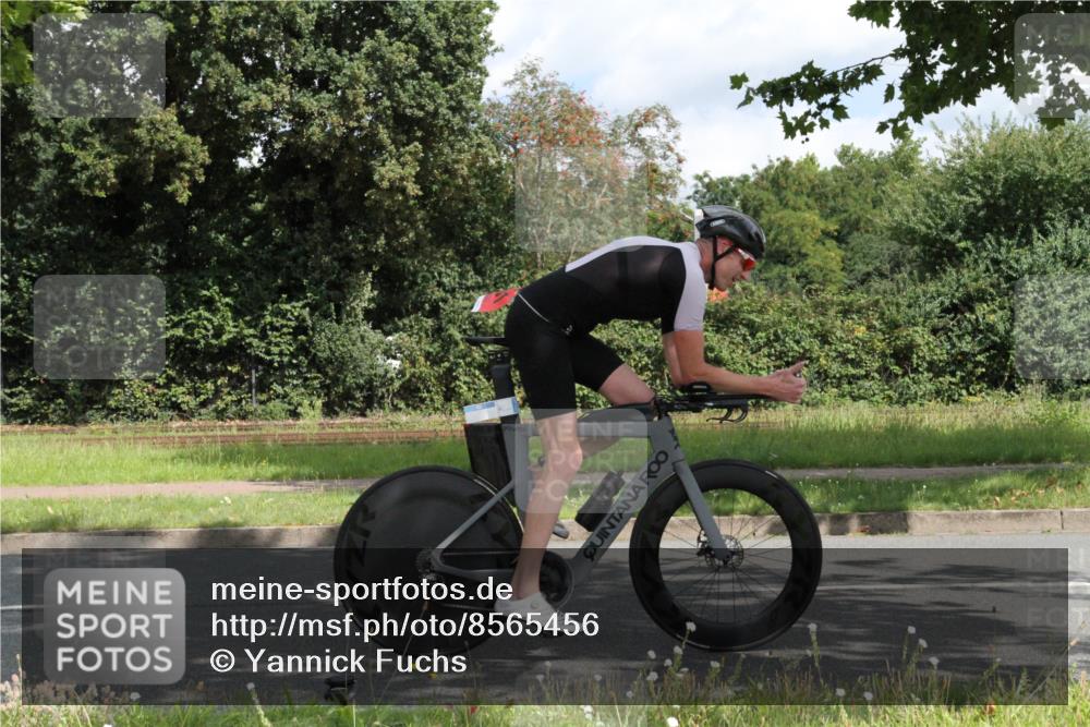 10.08.2025 - GEWOBA Citytriathlon Bremen Yannick Fuchs http://msf.ph/oto/8565456 10.08.2025 12:07:22 Radfahren 623, 650, 786, 815, 831 meine-sportfotos.de