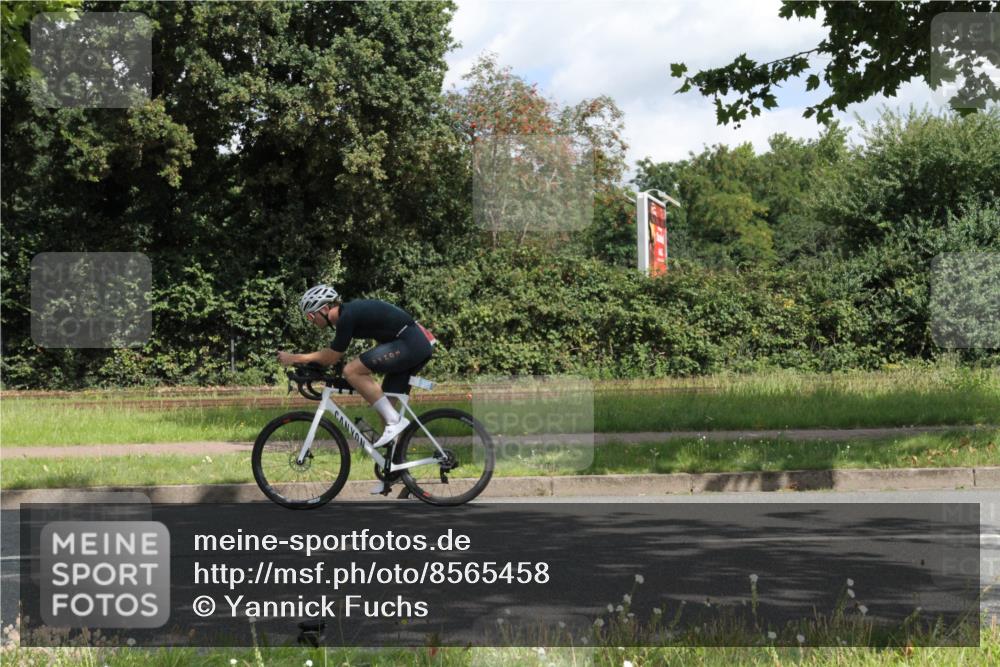 10.08.2025 - GEWOBA Citytriathlon Bremen Yannick Fuchs http://msf.ph/oto/8565458 10.08.2025 12:07:25 Radfahren 650, 740, 786, 815, 831 meine-sportfotos.de