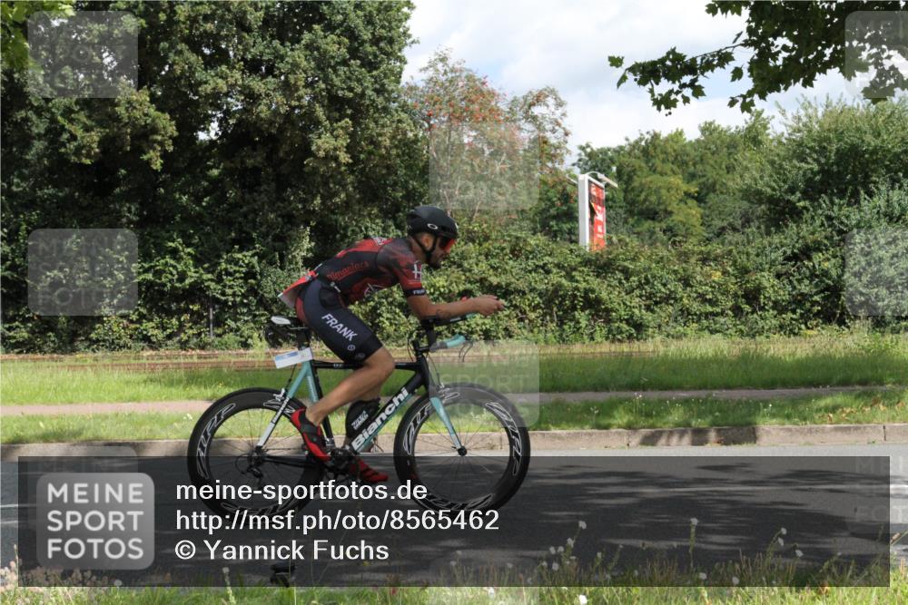 10.08.2025 - GEWOBA Citytriathlon Bremen Yannick Fuchs http://msf.ph/oto/8565462 10.08.2025 12:07:27 Radfahren 650, 740, 786, 815, 831 meine-sportfotos.de