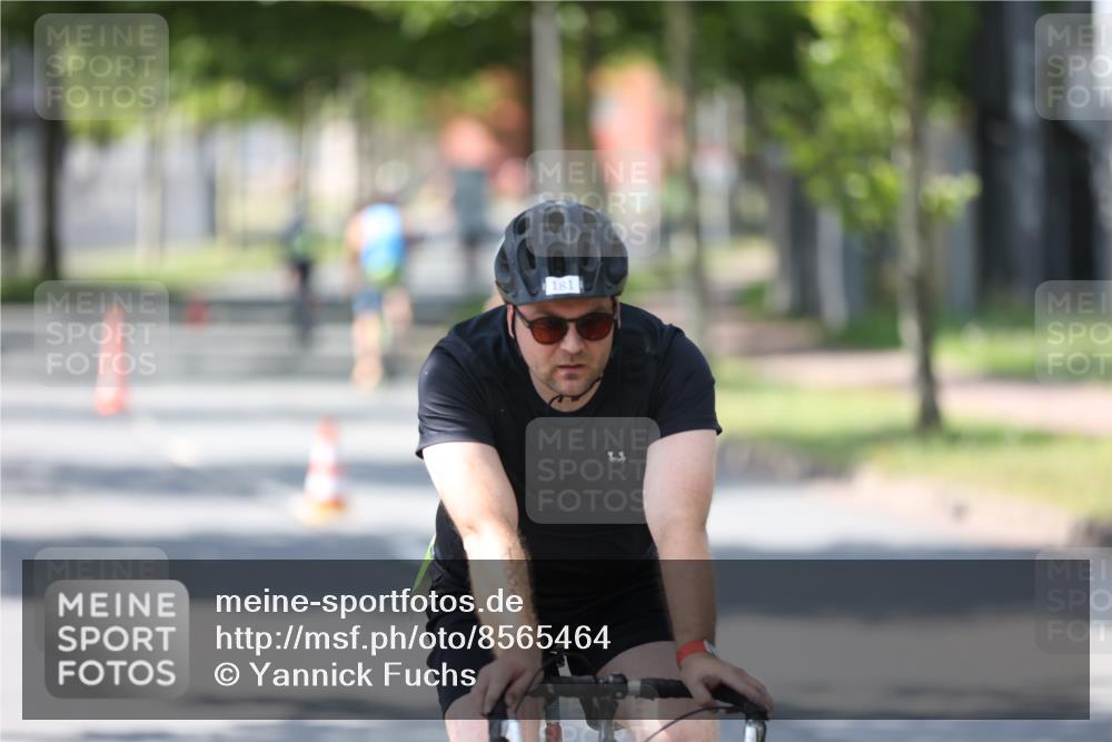 10.08.2025 - GEWOBA Citytriathlon Bremen Yannick Fuchs http://msf.ph/oto/8565464 10.08.2025 14:49:05 Radfahren 181, 318, 351, 373, 403 meine-sportfotos.de