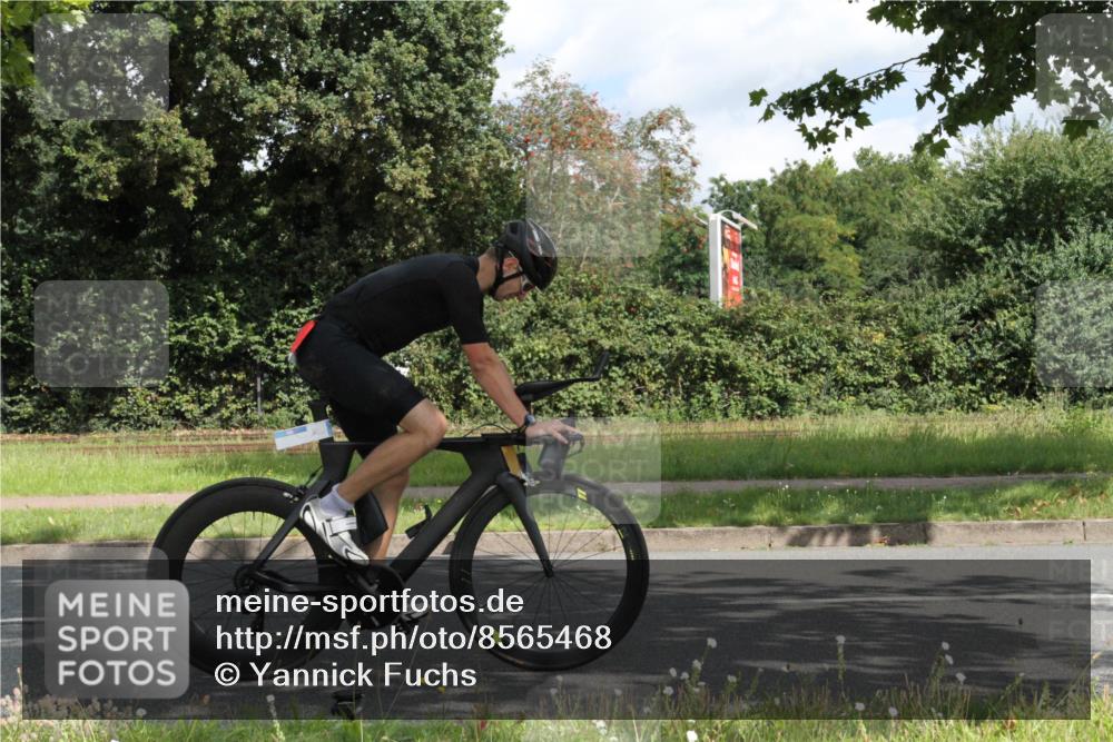 10.08.2025 - GEWOBA Citytriathlon Bremen Yannick Fuchs http://msf.ph/oto/8565468 10.08.2025 12:07:32 Radfahren 559, 650, 693, 705, 706, 721, 740, 786, 815, 831 meine-sportfotos.de