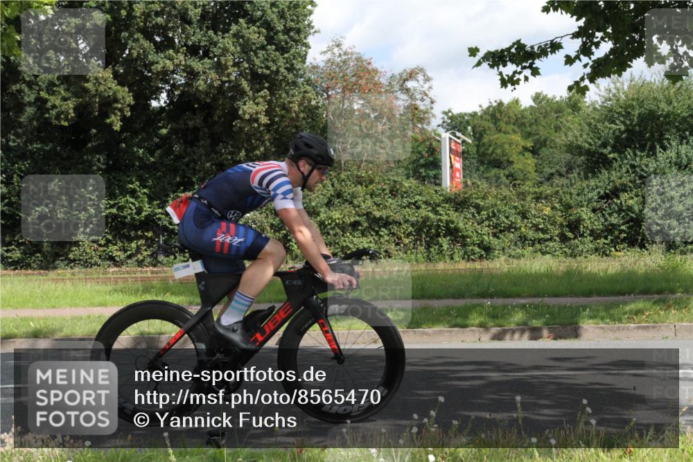 10.08.2025 - GEWOBA Citytriathlon Bremen Yannick Fuchs http://msf.ph/oto/8565470 10.08.2025 12:07:33 Radfahren 559, 646, 650, 693, 705, 706, 721, 740, 786, 815, 831 meine-sportfotos.de