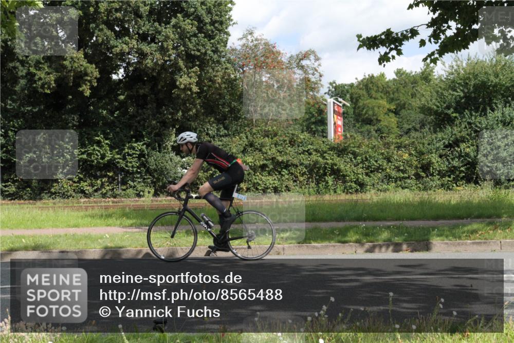 10.08.2025 - GEWOBA Citytriathlon Bremen Yannick Fuchs http://msf.ph/oto/8565488 10.08.2025 12:07:42 Radfahren 559, 609, 646, 650, 660, 693, 705, 706, 721, 723, 740, 815, 879 meine-sportfotos.de