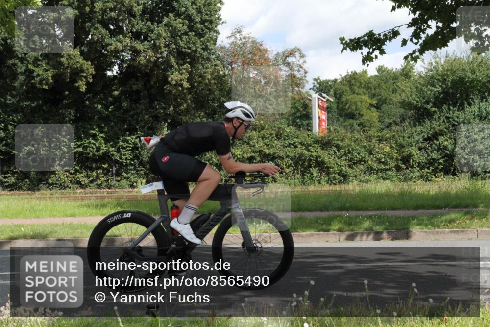 10.08.2025 - GEWOBA Citytriathlon Bremen Yannick Fuchs http://msf.ph/oto/8565490 10.08.2025 12:07:43 Radfahren 559, 609, 646, 650, 660, 693, 705, 706, 721, 723, 740, 879 meine-sportfotos.de