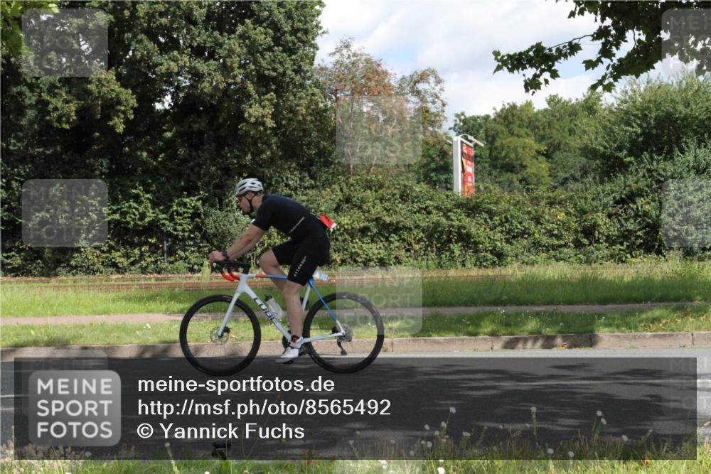 10.08.2025 - GEWOBA Citytriathlon Bremen Yannick Fuchs http://msf.ph/oto/8565492 10.08.2025 12:07:44 Radfahren 559, 609, 646, 650, 660, 693, 705, 706, 721, 723, 740, 879 meine-sportfotos.de