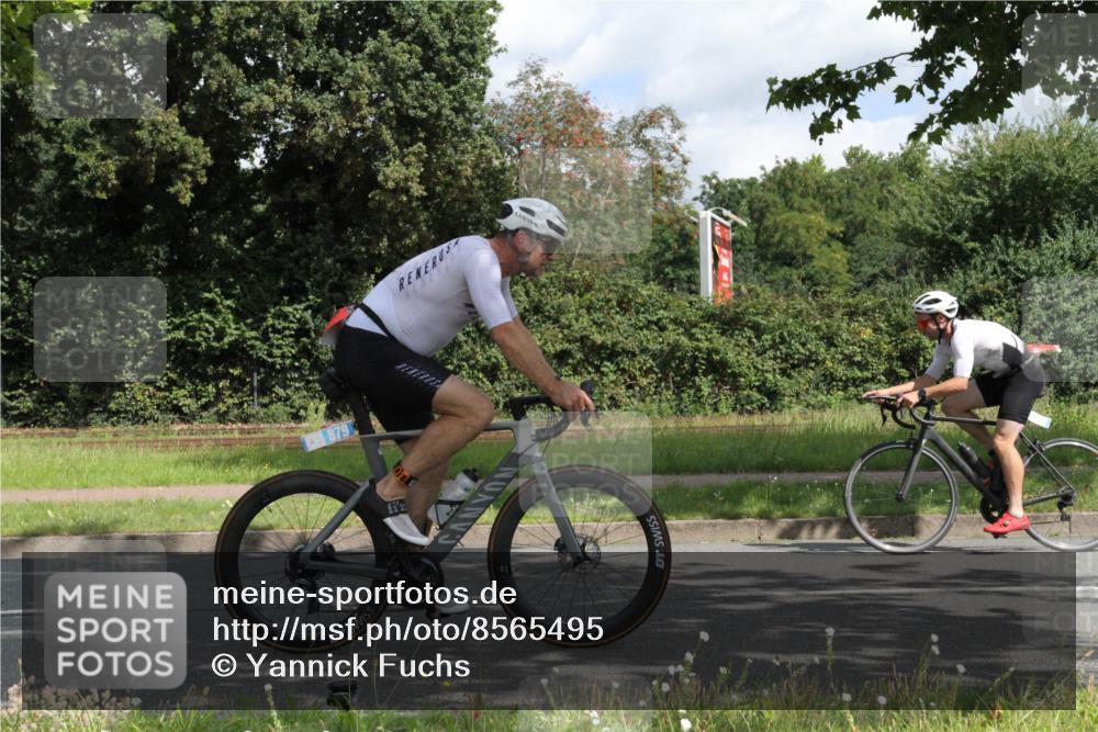 10.08.2025 - GEWOBA Citytriathlon Bremen Yannick Fuchs http://msf.ph/oto/8565495 10.08.2025 12:07:44 Radfahren 559, 609, 646, 650, 660, 693, 705, 706, 721, 723, 740, 879 meine-sportfotos.de