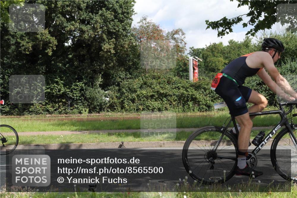 10.08.2025 - GEWOBA Citytriathlon Bremen Yannick Fuchs http://msf.ph/oto/8565500 10.08.2025 12:07:45 Radfahren 559, 609, 646, 660, 693, 696, 698, 705, 706, 721, 723, 740, 879 meine-sportfotos.de