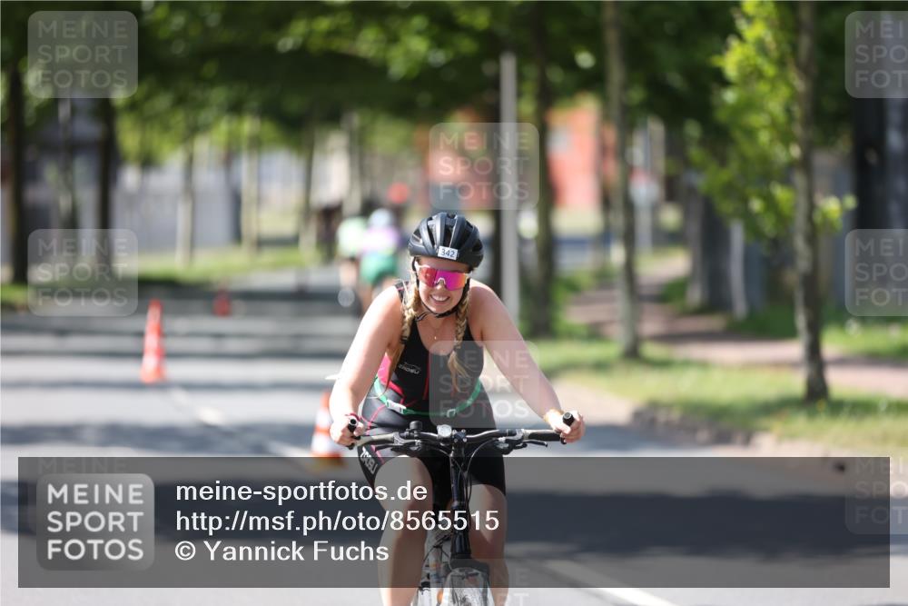 10.08.2025 - GEWOBA Citytriathlon Bremen Yannick Fuchs http://msf.ph/oto/8565515 10.08.2025 14:49:21 Radfahren 286, 373, 401, 491 meine-sportfotos.de