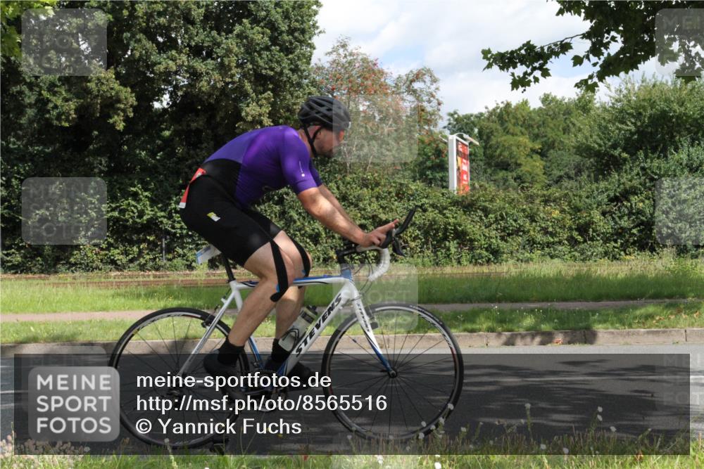 10.08.2025 - GEWOBA Citytriathlon Bremen Yannick Fuchs http://msf.ph/oto/8565516 10.08.2025 12:07:52 Radfahren 559, 574, 609, 646, 660, 693, 696, 698, 705, 706, 721, 723, 879 meine-sportfotos.de