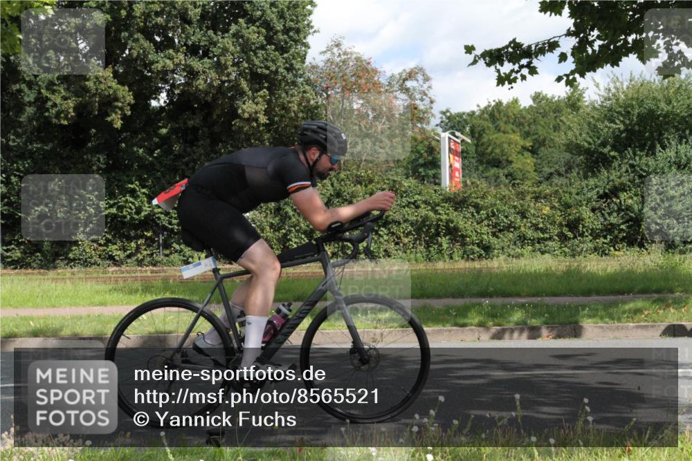 10.08.2025 - GEWOBA Citytriathlon Bremen Yannick Fuchs http://msf.ph/oto/8565521 10.08.2025 12:07:57 Radfahren 574, 609, 646, 660, 696, 698, 706, 721, 723, 879 meine-sportfotos.de
