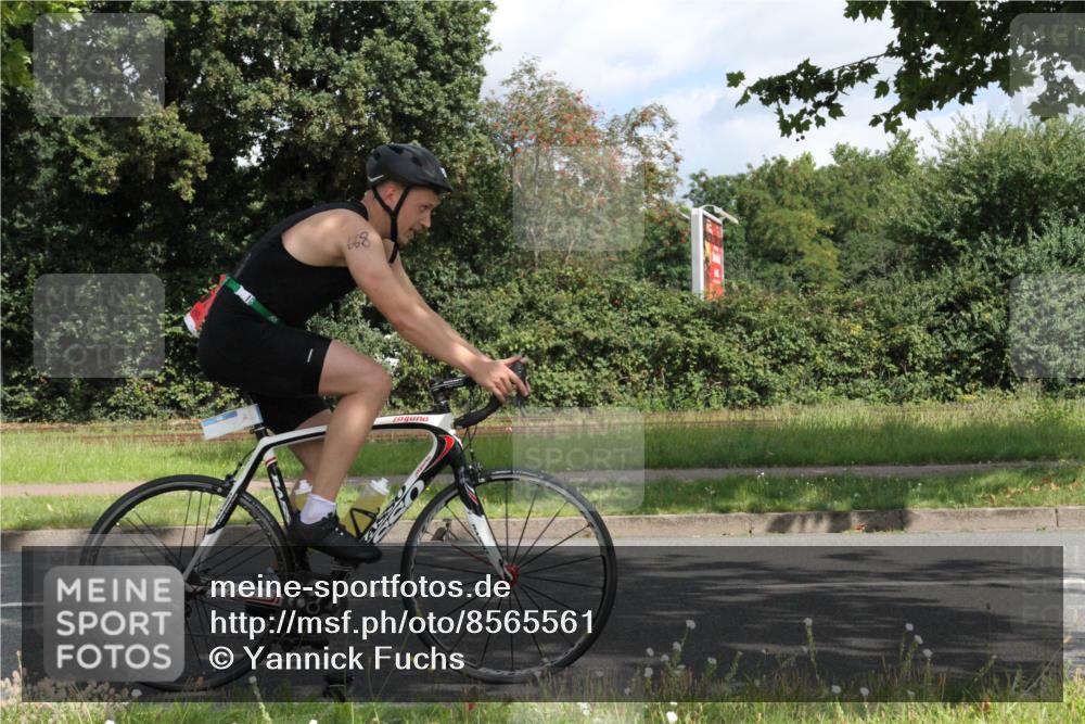 10.08.2025 - GEWOBA Citytriathlon Bremen Yannick Fuchs http://msf.ph/oto/8565561 10.08.2025 12:08:29 Radfahren 595, 597, 603, 608, 661, 672, 737, 797 meine-sportfotos.de