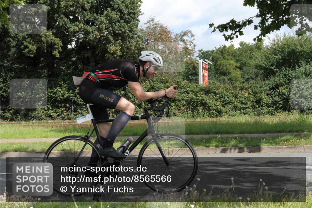 10.08.2025 - GEWOBA Citytriathlon Bremen Yannick Fuchs http://msf.ph/oto/8565566 10.08.2025 12:08:32 Radfahren 597, 603, 608, 661, 672, 677, 737, 797 meine-sportfotos.de