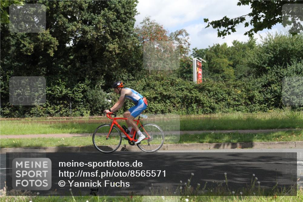 10.08.2025 - GEWOBA Citytriathlon Bremen Yannick Fuchs http://msf.ph/oto/8565571 10.08.2025 12:08:34 Radfahren 597, 603, 608, 661, 672, 677, 737, 797 meine-sportfotos.de