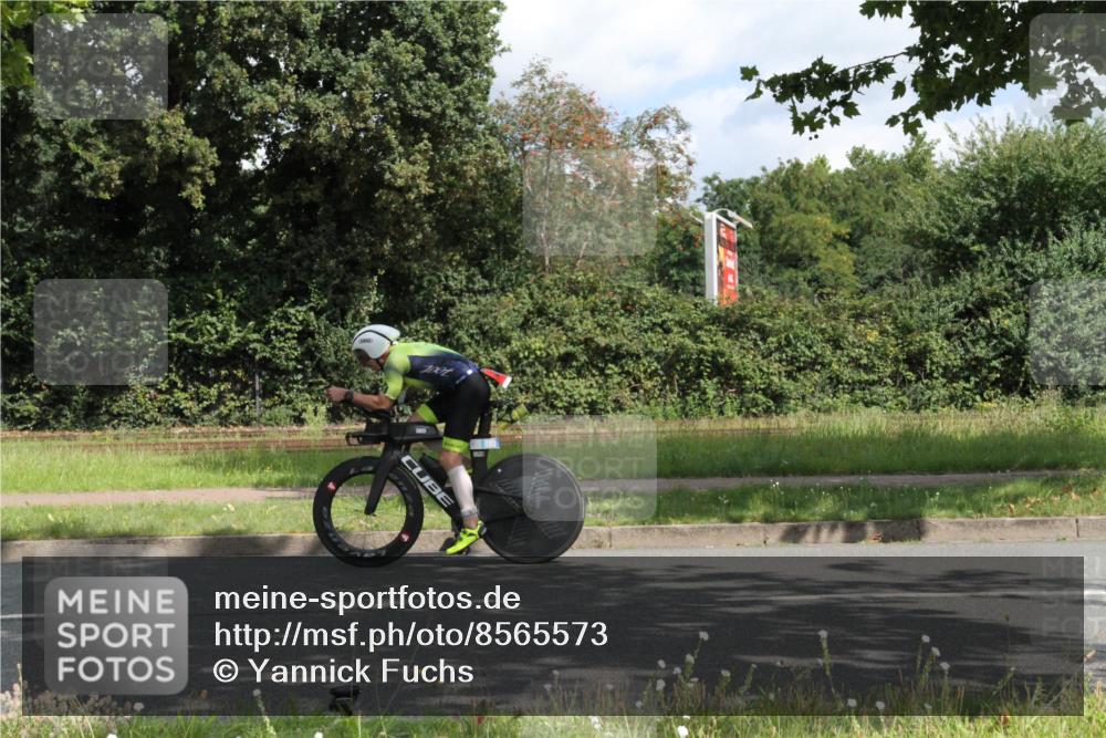 10.08.2025 - GEWOBA Citytriathlon Bremen Yannick Fuchs http://msf.ph/oto/8565573 10.08.2025 12:08:35 Radfahren 597, 603, 608, 661, 672, 677, 737, 797 meine-sportfotos.de