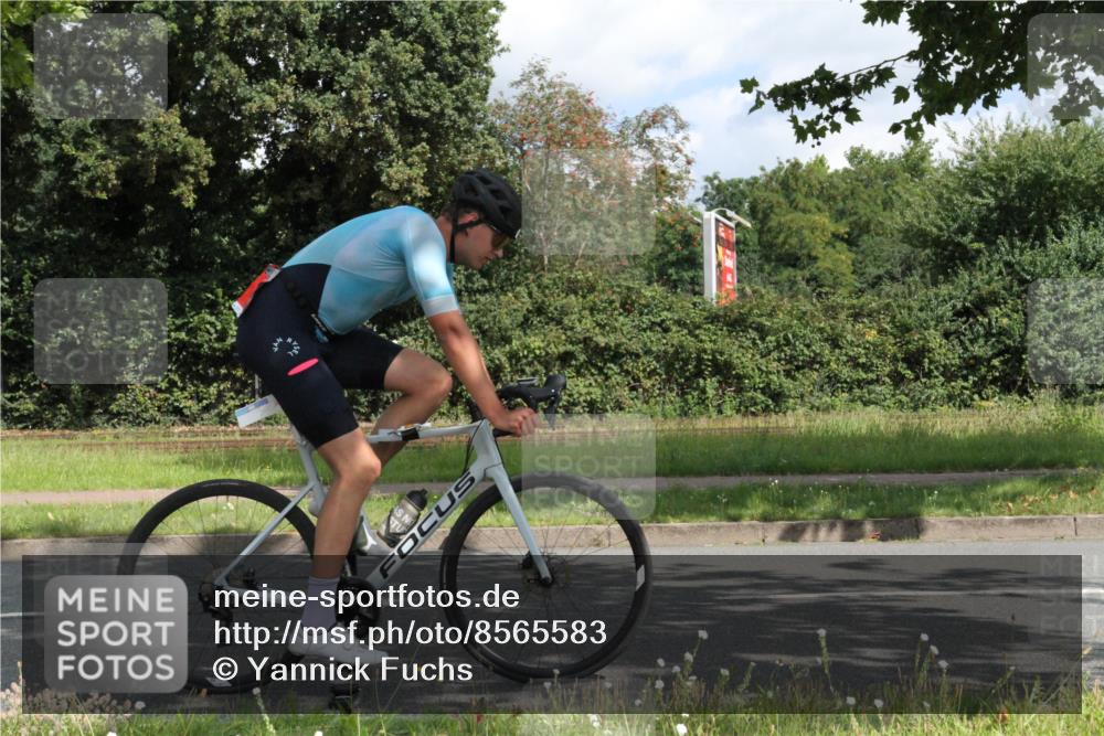 10.08.2025 - GEWOBA Citytriathlon Bremen Yannick Fuchs http://msf.ph/oto/8565583 10.08.2025 12:08:39 Radfahren 597, 603, 608, 672, 677, 737, 797, 883 meine-sportfotos.de