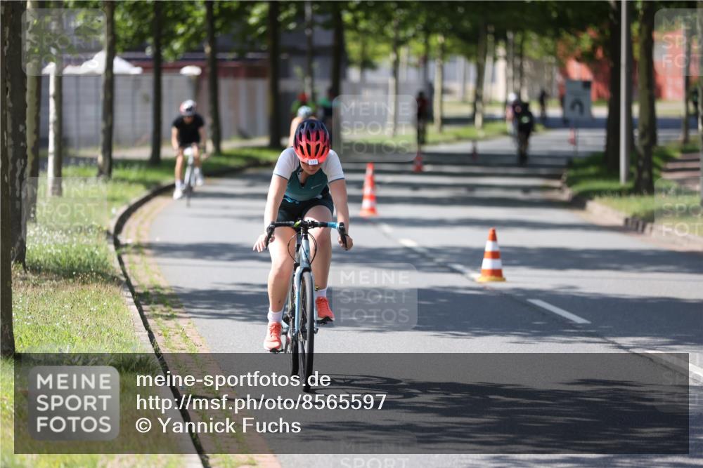 10.08.2025 - GEWOBA Citytriathlon Bremen Yannick Fuchs http://msf.ph/oto/8565597 10.08.2025 14:49:46 Radfahren 6, 169, 193, 305, 328, 377, 402, 407, 429, 461, 466, 491, 509, 517 meine-sportfotos.de