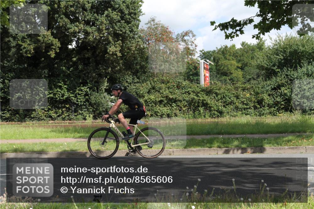 10.08.2025 - GEWOBA Citytriathlon Bremen Yannick Fuchs http://msf.ph/oto/8565606 10.08.2025 12:08:57 Radfahren 619, 684, 727, 731, 850, 883 meine-sportfotos.de
