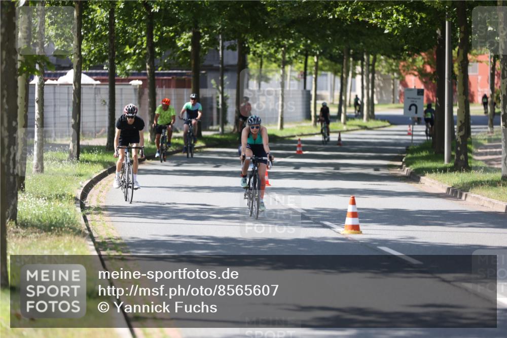 10.08.2025 - GEWOBA Citytriathlon Bremen Yannick Fuchs http://msf.ph/oto/8565607 10.08.2025 14:49:48 Radfahren 6, 169, 193, 305, 322, 328, 377, 402, 407, 429, 461, 466, 509, 517 meine-sportfotos.de