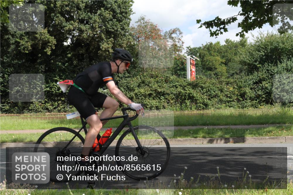 10.08.2025 - GEWOBA Citytriathlon Bremen Yannick Fuchs http://msf.ph/oto/8565615 10.08.2025 12:09:05 Radfahren 619, 684, 727, 731, 779, 850, 871, 890, 896 meine-sportfotos.de