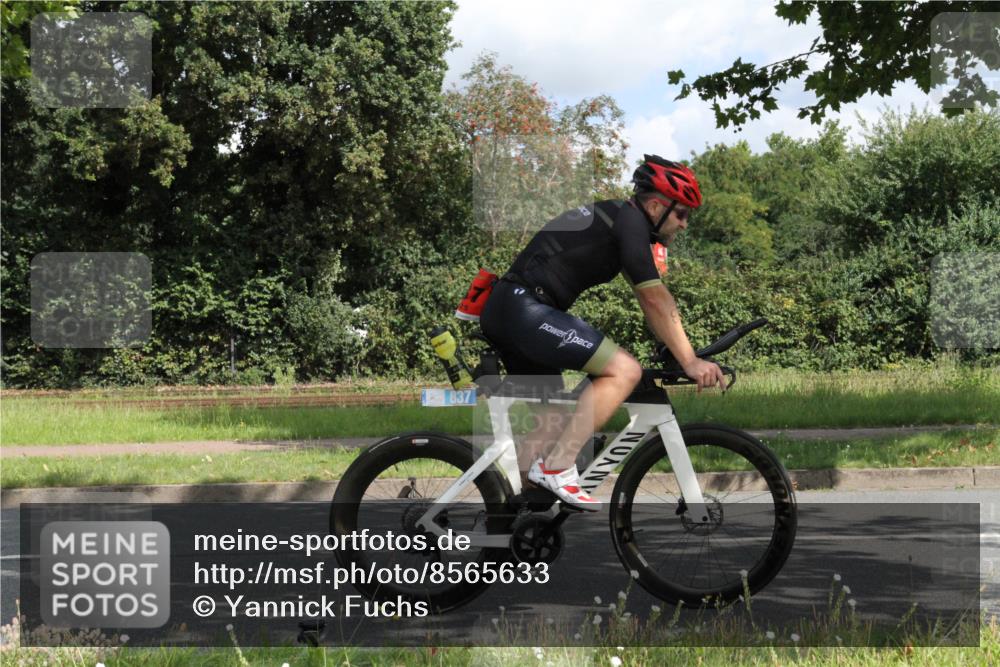 10.08.2025 - GEWOBA Citytriathlon Bremen Yannick Fuchs http://msf.ph/oto/8565633 10.08.2025 12:09:20 Radfahren 611, 633, 731, 779, 814, 837, 871, 880, 890, 896 meine-sportfotos.de