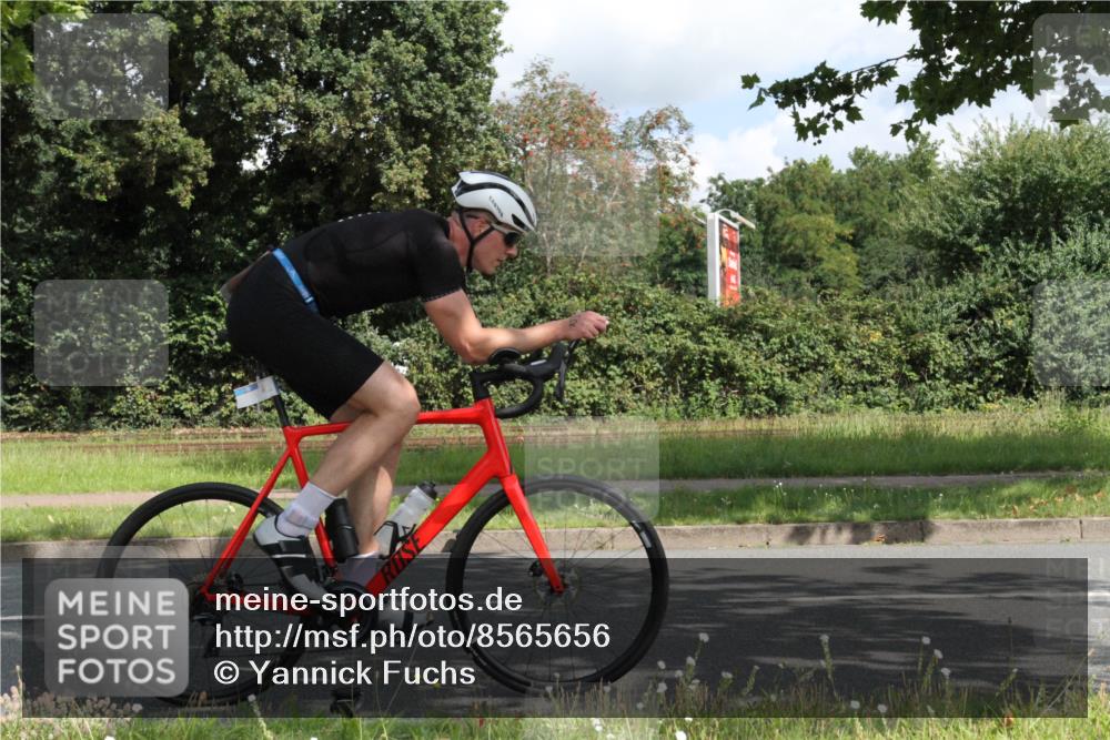 10.08.2025 - GEWOBA Citytriathlon Bremen Yannick Fuchs http://msf.ph/oto/8565656 10.08.2025 12:09:41 Radfahren 586, 674, 688, 697, 703, 849 meine-sportfotos.de