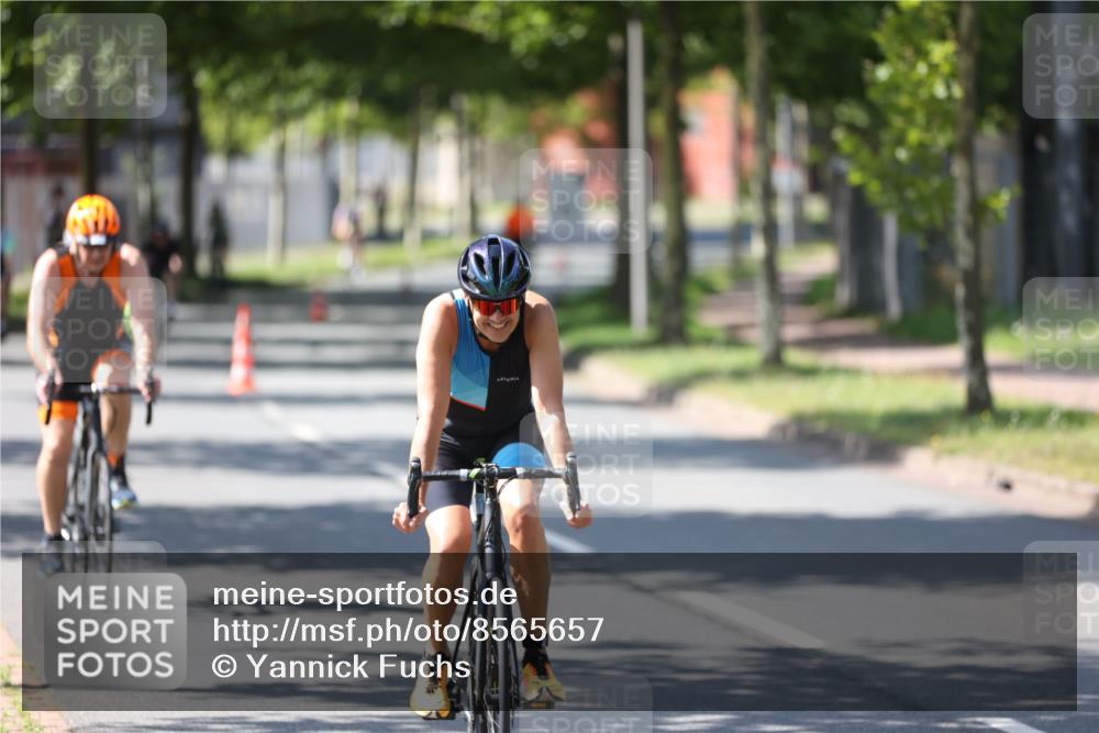 10.08.2025 - GEWOBA Citytriathlon Bremen Yannick Fuchs http://msf.ph/oto/8565657 10.08.2025 14:50:05 Radfahren 120, 193, 293, 322, 352, 356, 400, 410, 509 meine-sportfotos.de