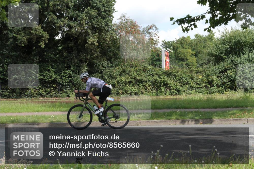 10.08.2025 - GEWOBA Citytriathlon Bremen Yannick Fuchs http://msf.ph/oto/8565660 10.08.2025 12:09:44 Radfahren 586, 674, 688, 697, 703, 732, 830, 849 meine-sportfotos.de
