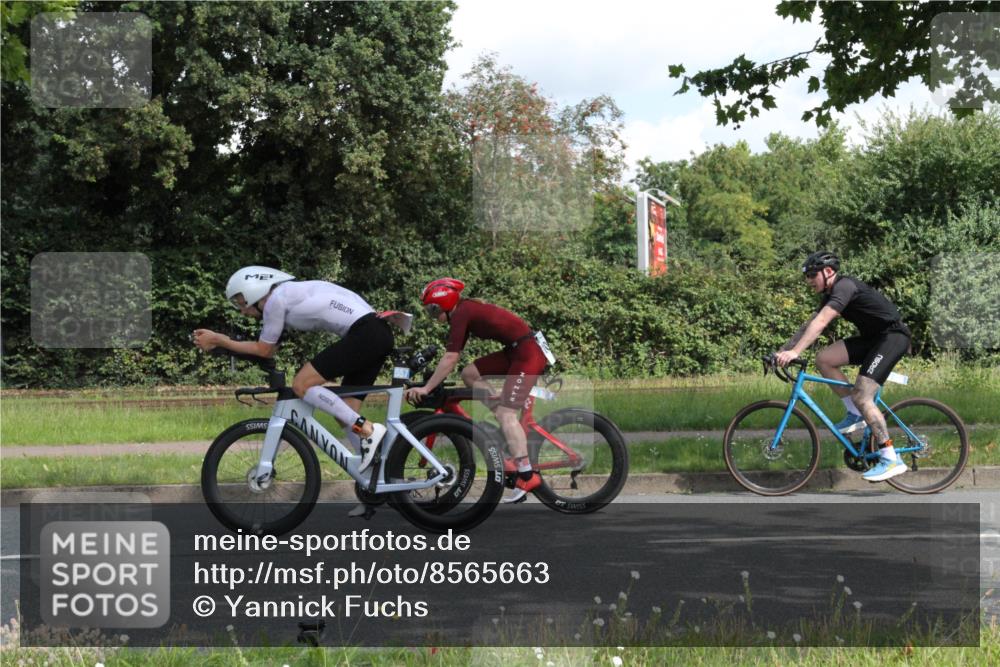 10.08.2025 - GEWOBA Citytriathlon Bremen Yannick Fuchs http://msf.ph/oto/8565663 10.08.2025 12:09:44 Radfahren 586, 674, 688, 697, 703, 732, 830, 849 meine-sportfotos.de
