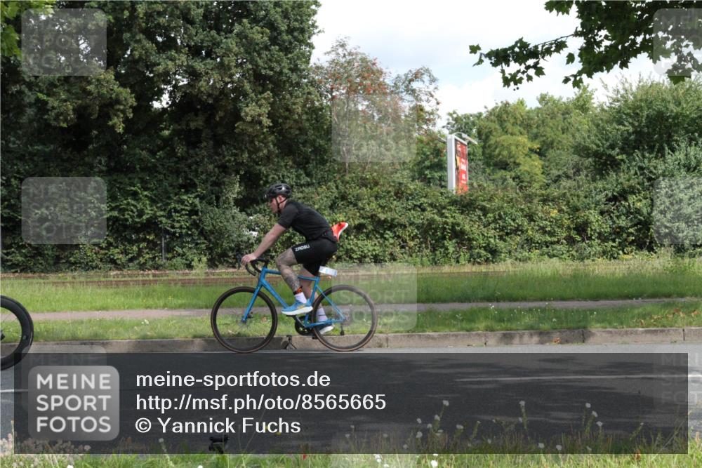 10.08.2025 - GEWOBA Citytriathlon Bremen Yannick Fuchs http://msf.ph/oto/8565665 10.08.2025 12:09:45 Radfahren 586, 628, 674, 688, 697, 703, 732, 830, 849 meine-sportfotos.de