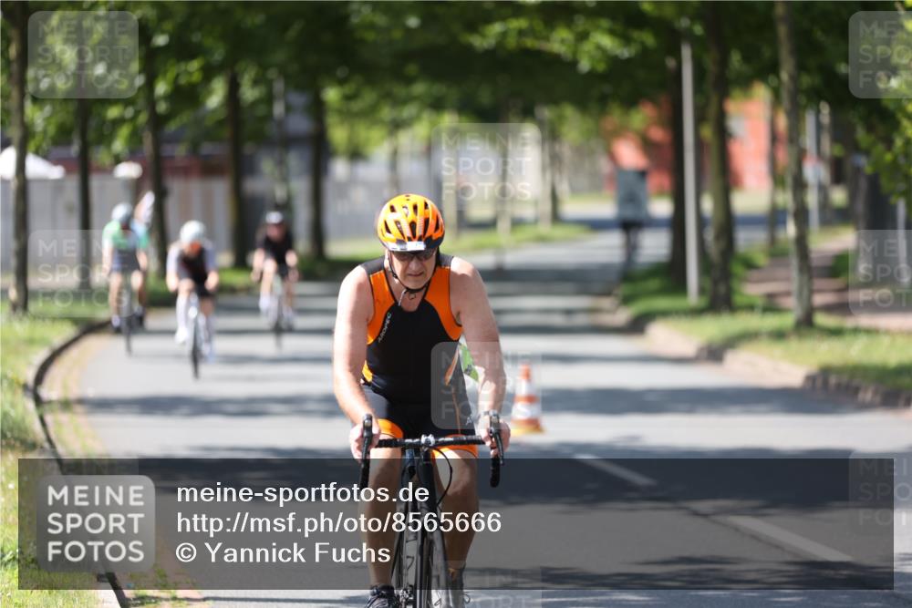 10.08.2025 - GEWOBA Citytriathlon Bremen Yannick Fuchs http://msf.ph/oto/8565666 10.08.2025 14:50:06 Radfahren 120, 193, 293, 322, 352, 356, 400, 410, 509 meine-sportfotos.de