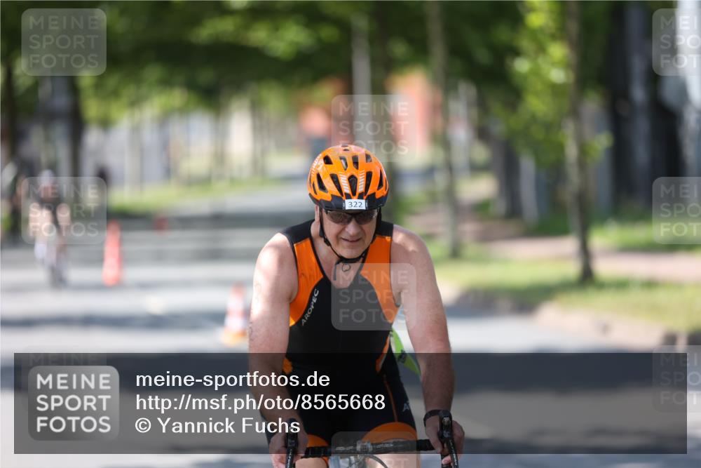 10.08.2025 - GEWOBA Citytriathlon Bremen Yannick Fuchs http://msf.ph/oto/8565668 10.08.2025 14:50:07 Radfahren 120, 293, 322, 352, 356, 400, 410, 509 meine-sportfotos.de