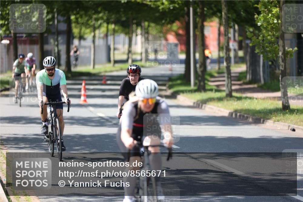 10.08.2025 - GEWOBA Citytriathlon Bremen Yannick Fuchs http://msf.ph/oto/8565671 10.08.2025 14:50:09 Radfahren 120, 293, 322, 352, 356, 400, 410 meine-sportfotos.de