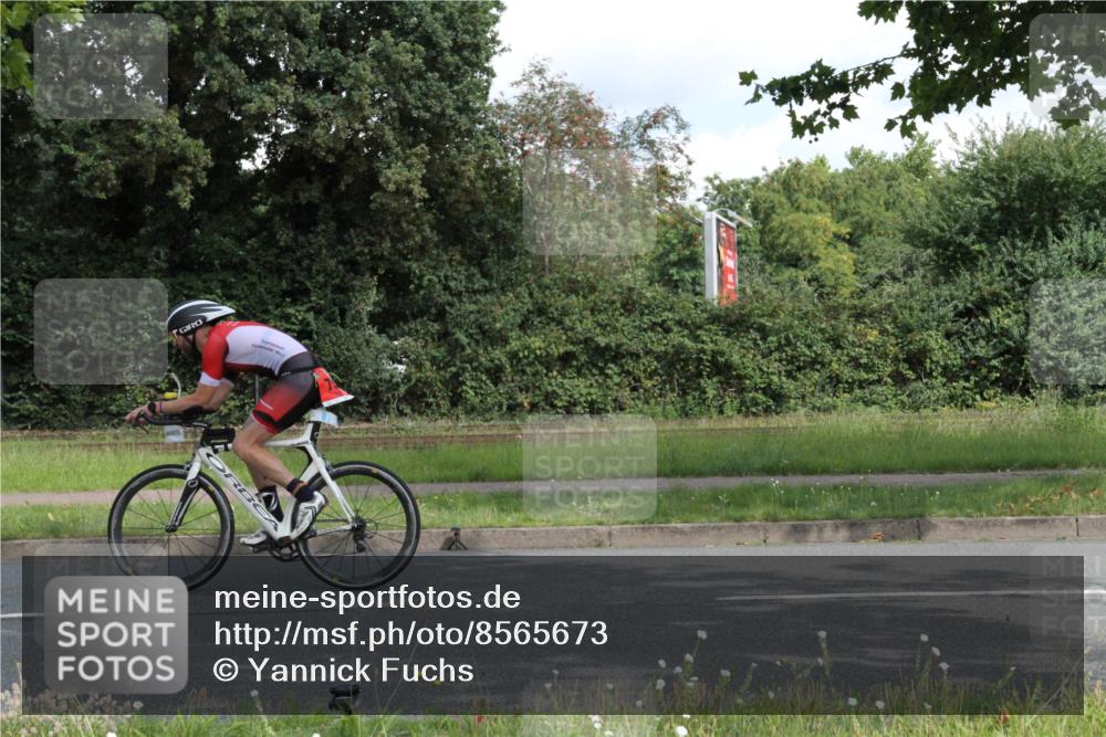 10.08.2025 - GEWOBA Citytriathlon Bremen Yannick Fuchs http://msf.ph/oto/8565673 10.08.2025 12:09:45 Radfahren 586, 628, 674, 688, 697, 703, 732, 830, 849 meine-sportfotos.de