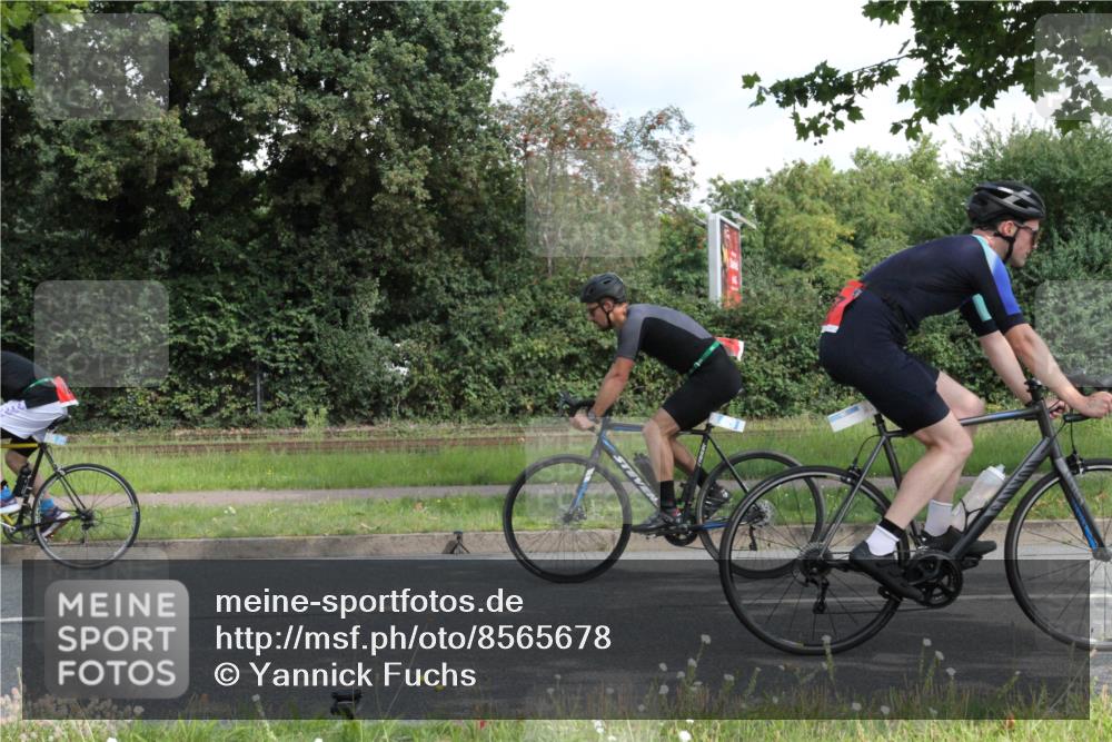 10.08.2025 - GEWOBA Citytriathlon Bremen Yannick Fuchs http://msf.ph/oto/8565678 10.08.2025 12:09:48 Radfahren 586, 628, 688, 697, 703, 732, 830, 849 meine-sportfotos.de