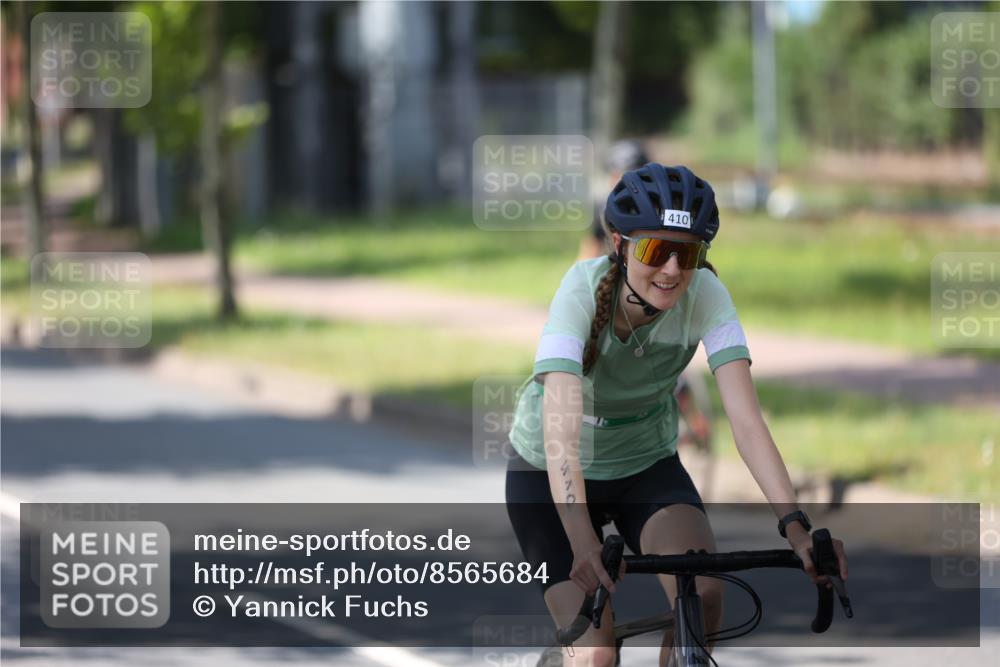 10.08.2025 - GEWOBA Citytriathlon Bremen Yannick Fuchs http://msf.ph/oto/8565684 10.08.2025 14:50:14 Radfahren 120, 293, 352, 356, 400, 410, 504 meine-sportfotos.de