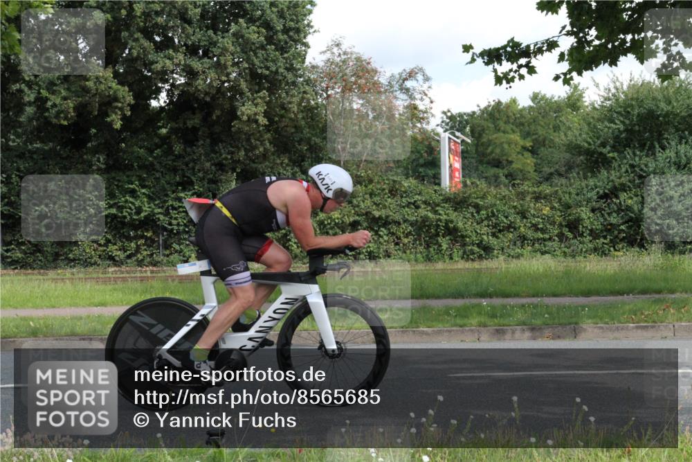 10.08.2025 - GEWOBA Citytriathlon Bremen Yannick Fuchs http://msf.ph/oto/8565685 10.08.2025 12:09:50 Radfahren 586, 607, 628, 688, 697, 703, 732, 830, 849 meine-sportfotos.de