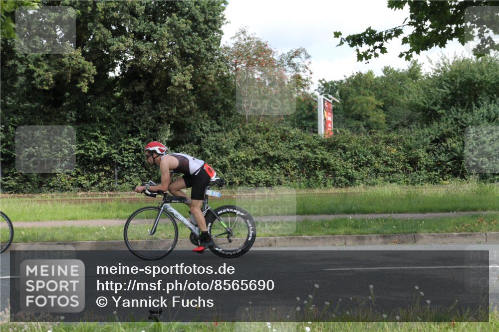10.08.2025 - GEWOBA Citytriathlon Bremen Yannick Fuchs http://msf.ph/oto/8565690 10.08.2025 12:09:52 Radfahren 586, 607, 628, 688, 697, 703, 732, 830, 849 meine-sportfotos.de