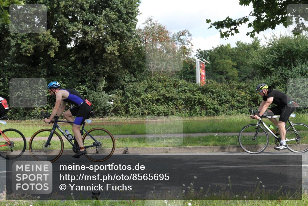 10.08.2025 - GEWOBA Citytriathlon Bremen Yannick Fuchs http://msf.ph/oto/8565695 10.08.2025 12:09:53 Radfahren 586, 607, 628, 688, 697, 703, 732, 830, 849 meine-sportfotos.de