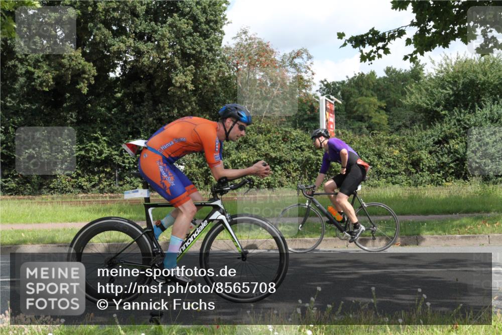 10.08.2025 - GEWOBA Citytriathlon Bremen Yannick Fuchs http://msf.ph/oto/8565708 10.08.2025 12:09:57 Radfahren 586, 607, 628, 688, 697, 732, 830, 849 meine-sportfotos.de