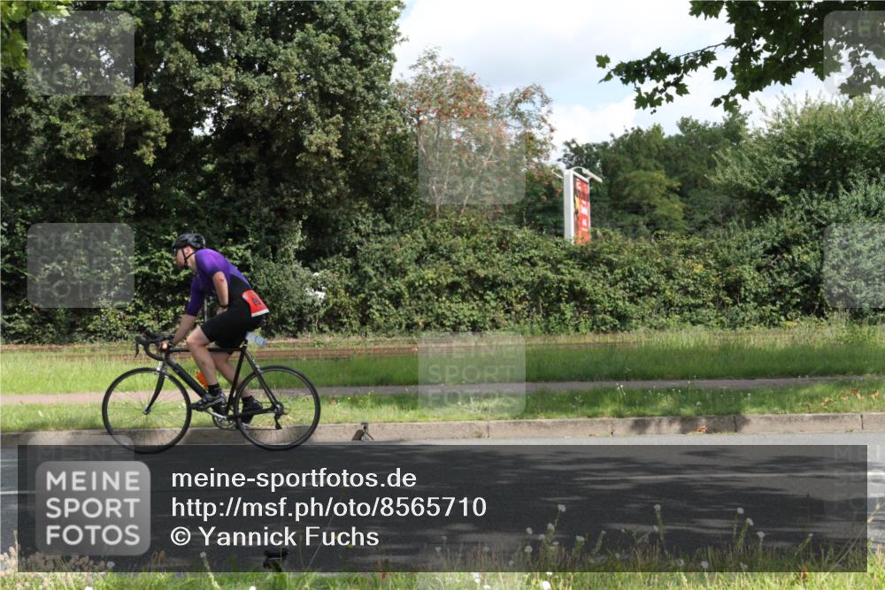 10.08.2025 - GEWOBA Citytriathlon Bremen Yannick Fuchs http://msf.ph/oto/8565710 10.08.2025 12:09:57 Radfahren 586, 607, 628, 688, 697, 732, 830, 849 meine-sportfotos.de