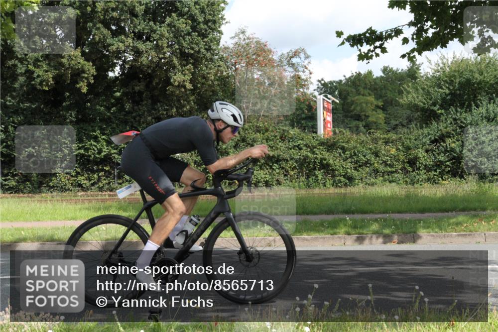 10.08.2025 - GEWOBA Citytriathlon Bremen Yannick Fuchs http://msf.ph/oto/8565713 10.08.2025 12:09:57 Radfahren 586, 607, 628, 688, 697, 732, 830, 849 meine-sportfotos.de