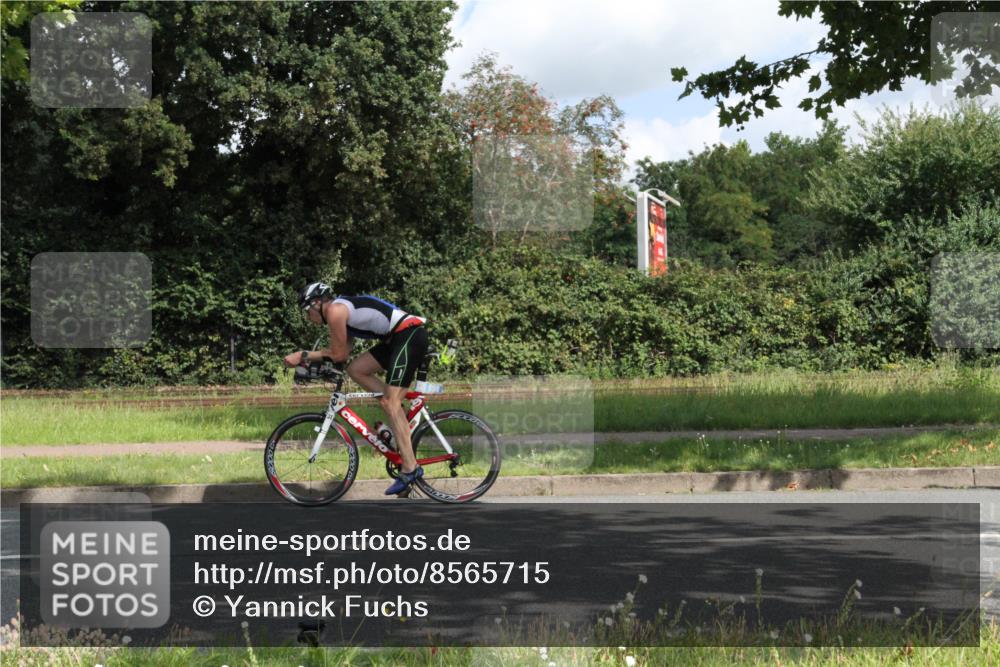 10.08.2025 - GEWOBA Citytriathlon Bremen Yannick Fuchs http://msf.ph/oto/8565715 10.08.2025 12:10:01 Radfahren 586, 607, 628, 688, 732, 830, 849, 1024 meine-sportfotos.de