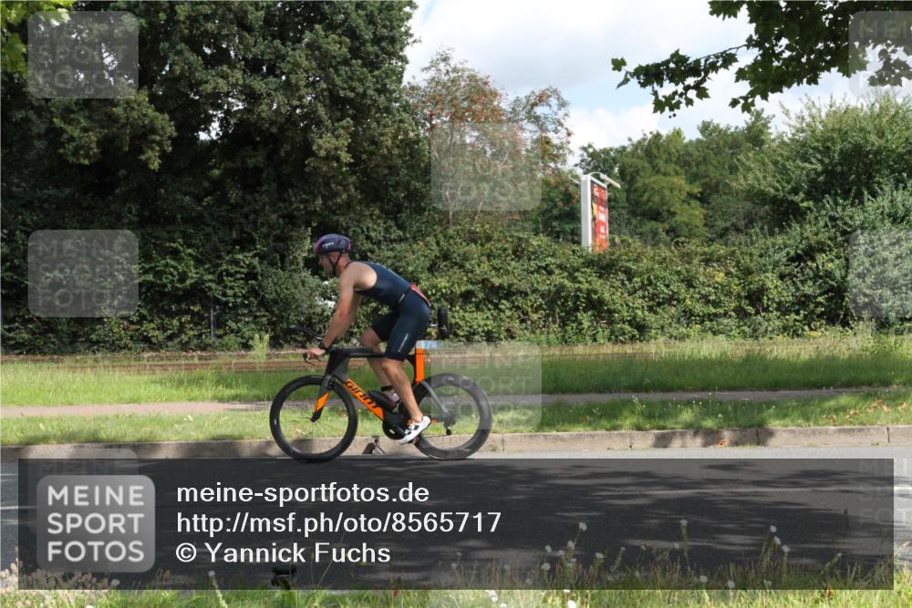 10.08.2025 - GEWOBA Citytriathlon Bremen Yannick Fuchs http://msf.ph/oto/8565717 10.08.2025 12:10:01 Radfahren 586, 607, 628, 688, 732, 830, 849, 1024 meine-sportfotos.de