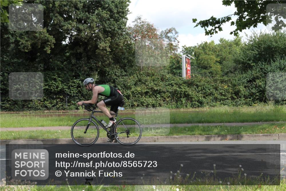 10.08.2025 - GEWOBA Citytriathlon Bremen Yannick Fuchs http://msf.ph/oto/8565723 10.08.2025 12:10:04 Radfahren 586, 607, 628, 688, 732, 830, 1024 meine-sportfotos.de