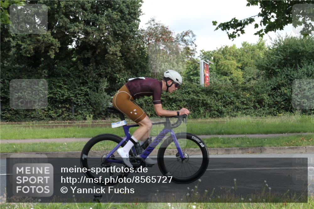10.08.2025 - GEWOBA Citytriathlon Bremen Yannick Fuchs http://msf.ph/oto/8565727 10.08.2025 12:10:09 Radfahren 607, 628, 710, 830, 1024 meine-sportfotos.de
