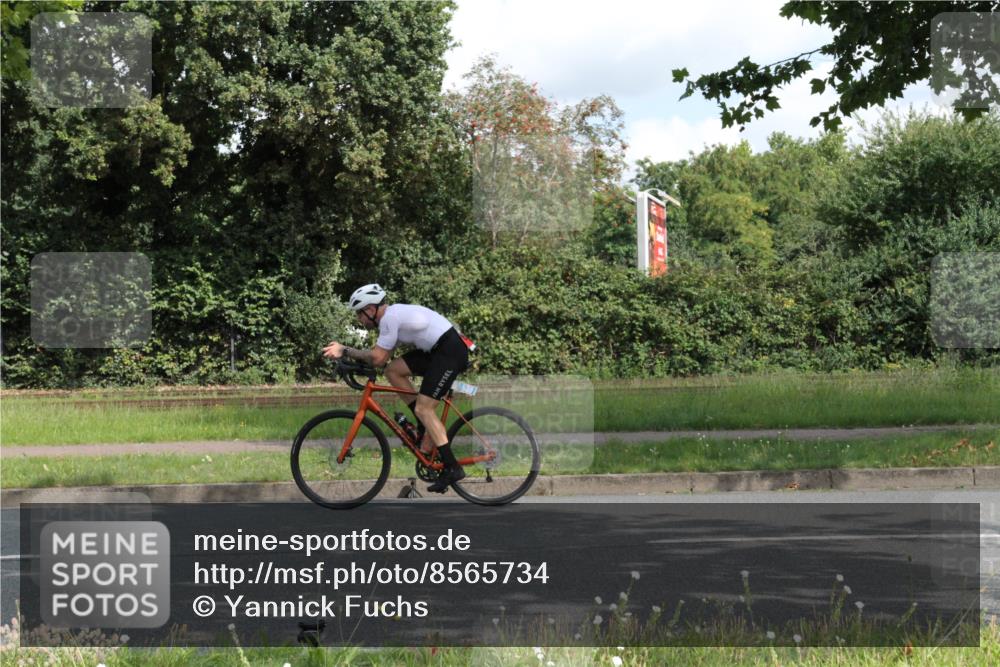 10.08.2025 - GEWOBA Citytriathlon Bremen Yannick Fuchs http://msf.ph/oto/8565734 10.08.2025 12:10:15 Radfahren 710, 1024 meine-sportfotos.de