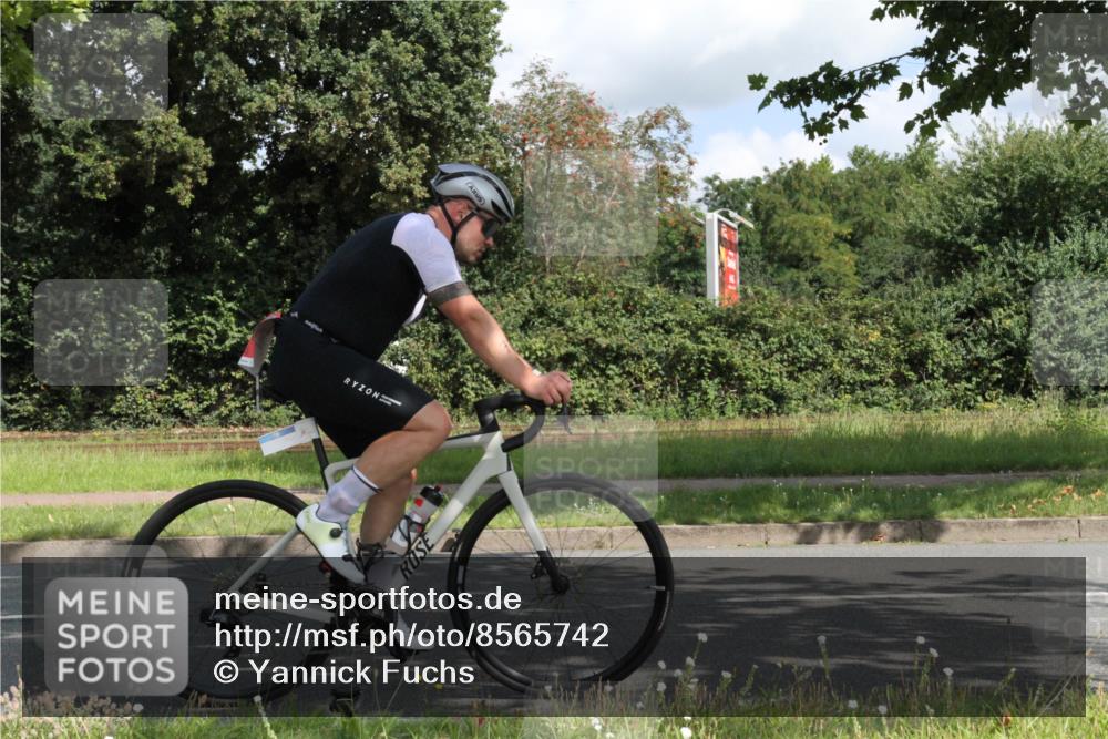 10.08.2025 - GEWOBA Citytriathlon Bremen Yannick Fuchs http://msf.ph/oto/8565742 10.08.2025 12:10:21 Radfahren 647, 710, 730, 889, 1024 meine-sportfotos.de
