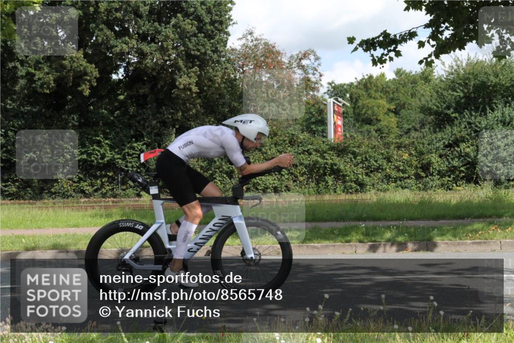 10.08.2025 - GEWOBA Citytriathlon Bremen Yannick Fuchs http://msf.ph/oto/8565748 10.08.2025 12:10:29 Radfahren 629, 644, 647, 656, 710, 722, 730, 755, 889, 1014 meine-sportfotos.de