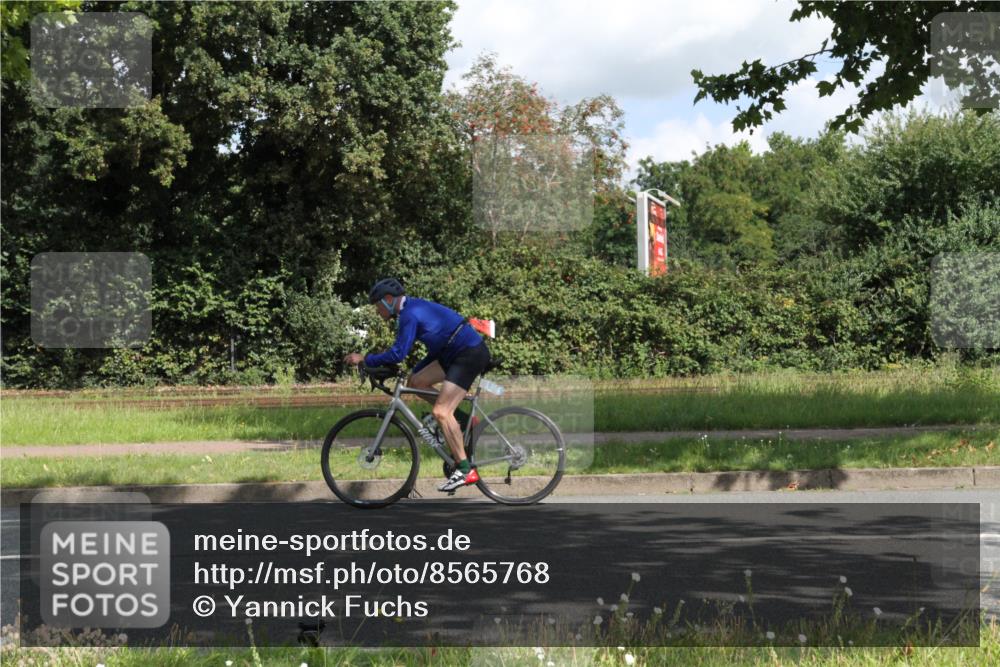 10.08.2025 - GEWOBA Citytriathlon Bremen Yannick Fuchs http://msf.ph/oto/8565768 10.08.2025 12:10:34 Radfahren 622, 629, 644, 647, 656, 659, 712, 722, 730, 748, 755, 819, 889, 1014 meine-sportfotos.de