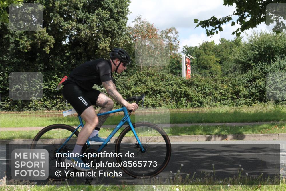 10.08.2025 - GEWOBA Citytriathlon Bremen Yannick Fuchs http://msf.ph/oto/8565773 10.08.2025 12:10:39 Radfahren 573, 622, 629, 644, 647, 651, 656, 659, 685, 712, 722, 730, 748, 755, 819, 889, 1014 meine-sportfotos.de
